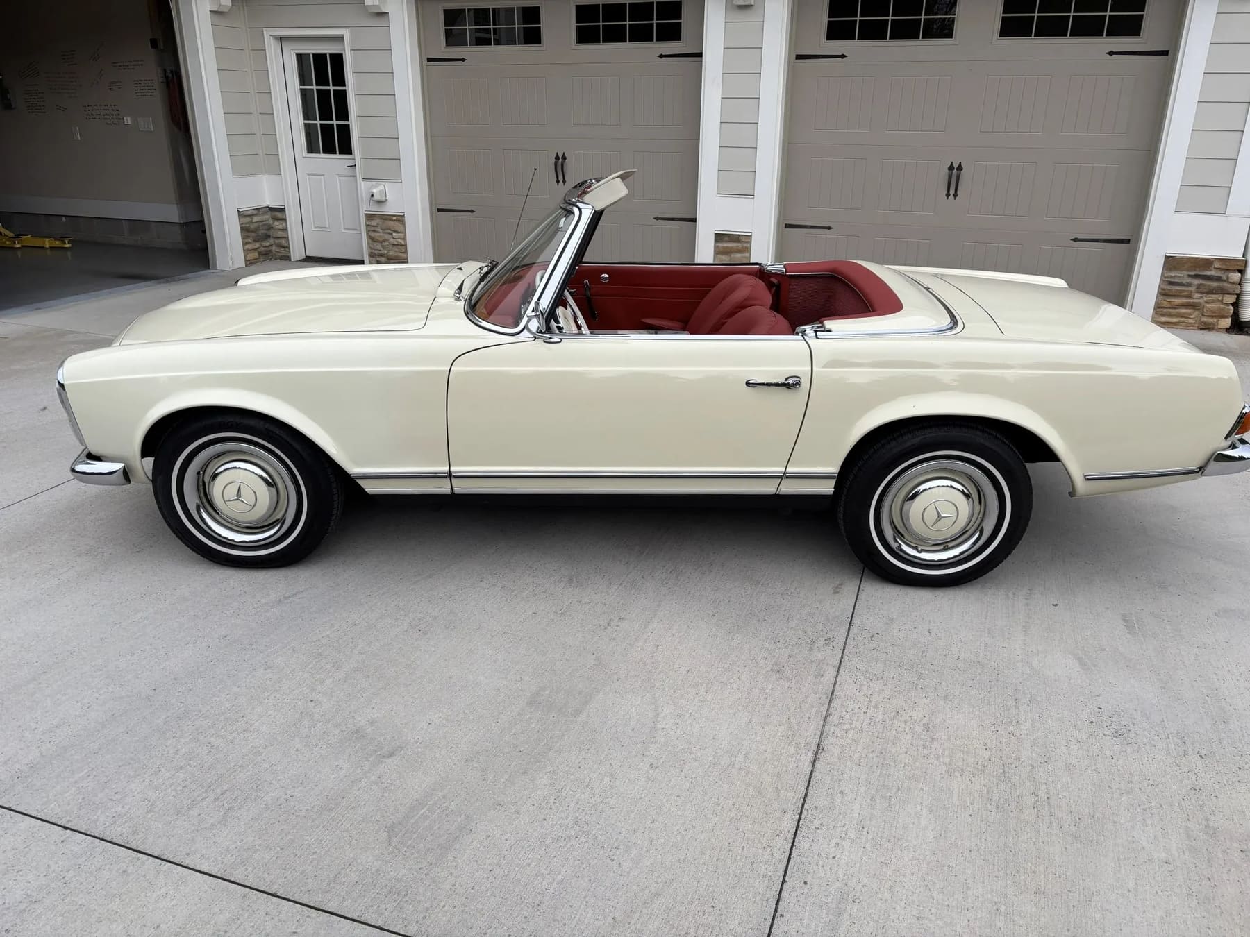 1966 Mercedes-Benz 230SL Pagoda