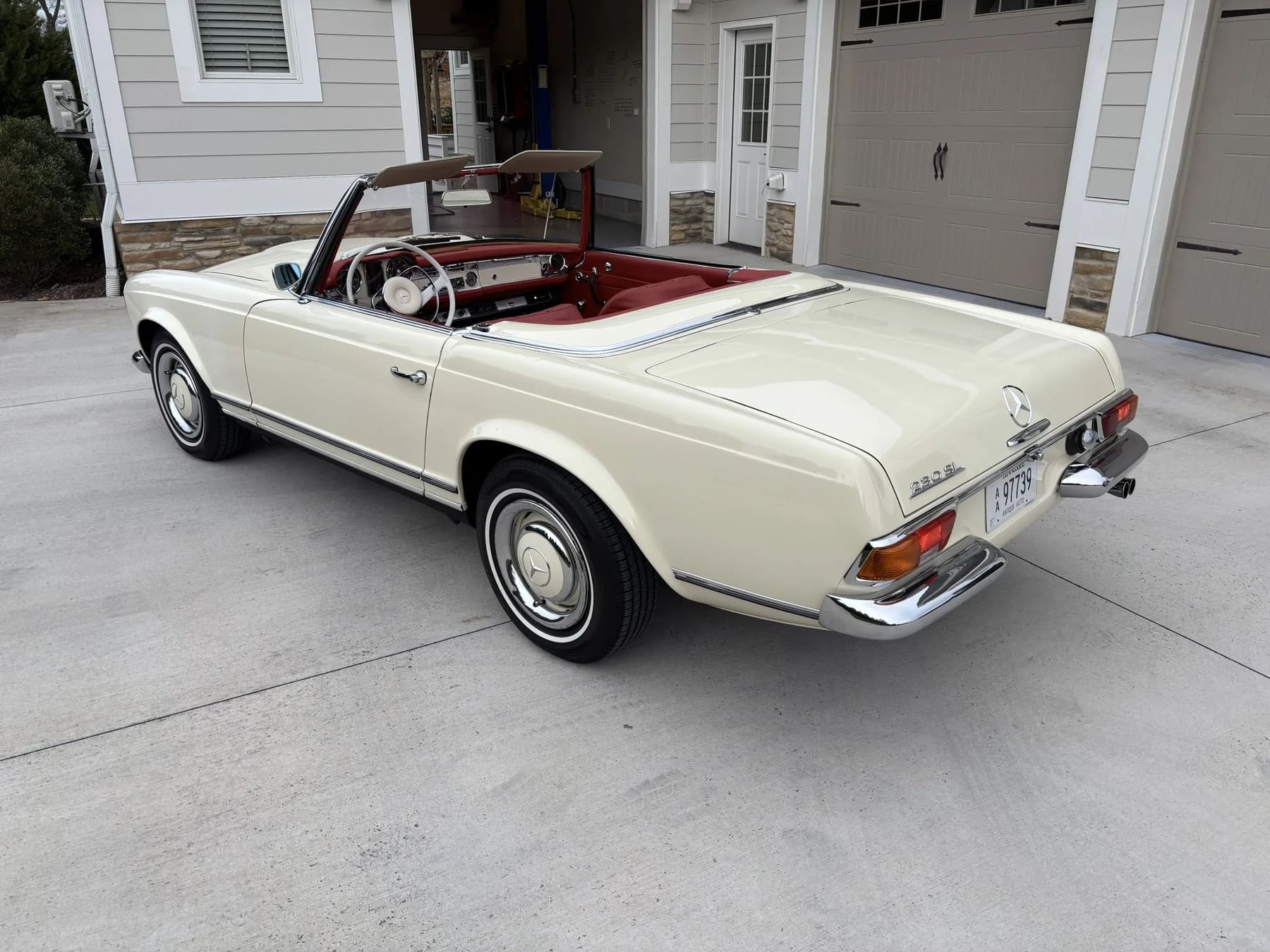1966 Mercedes-Benz 230SL Pagoda