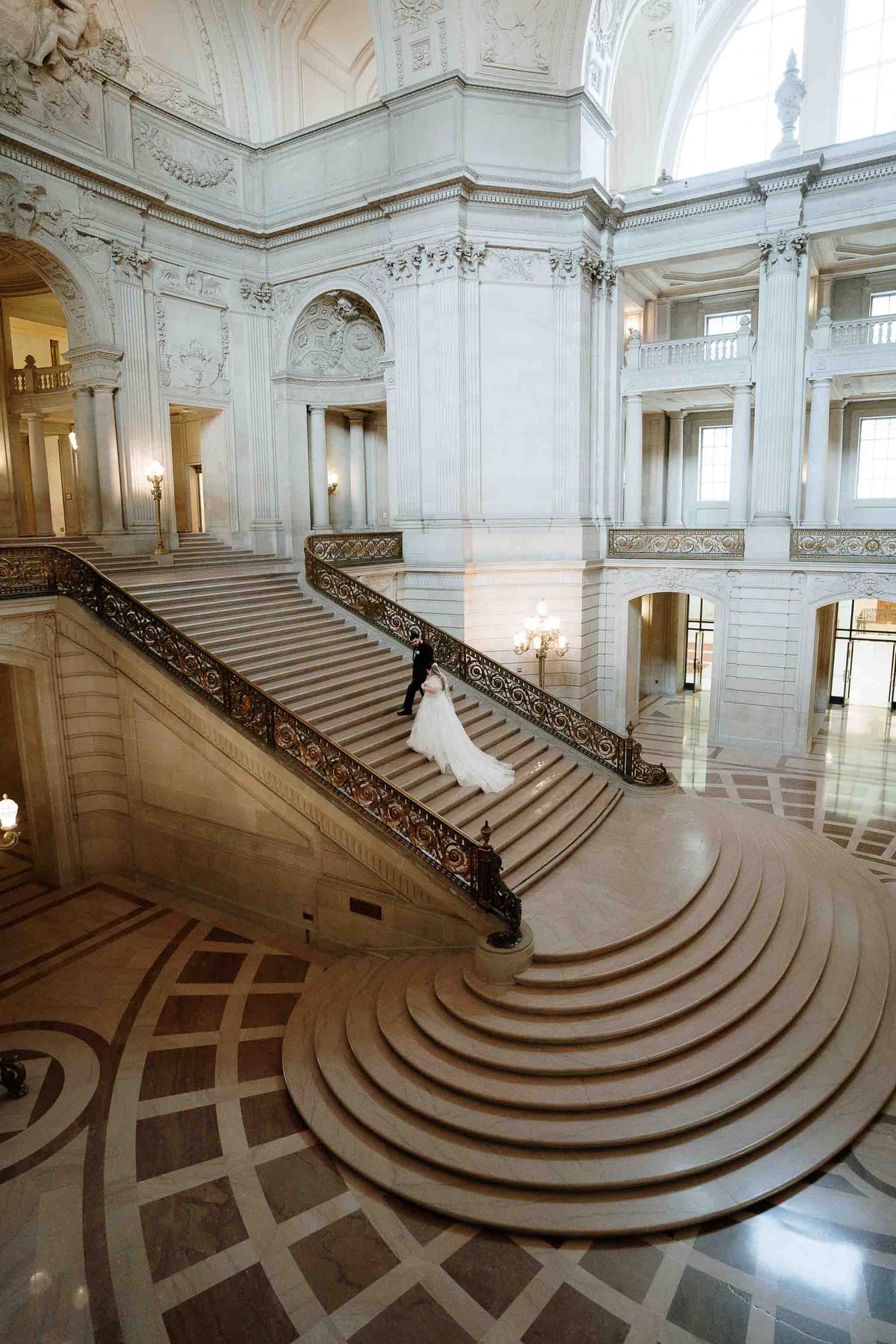 THOMAS AND AMANDA (Elopement photoshoot at the San francisco city hall)