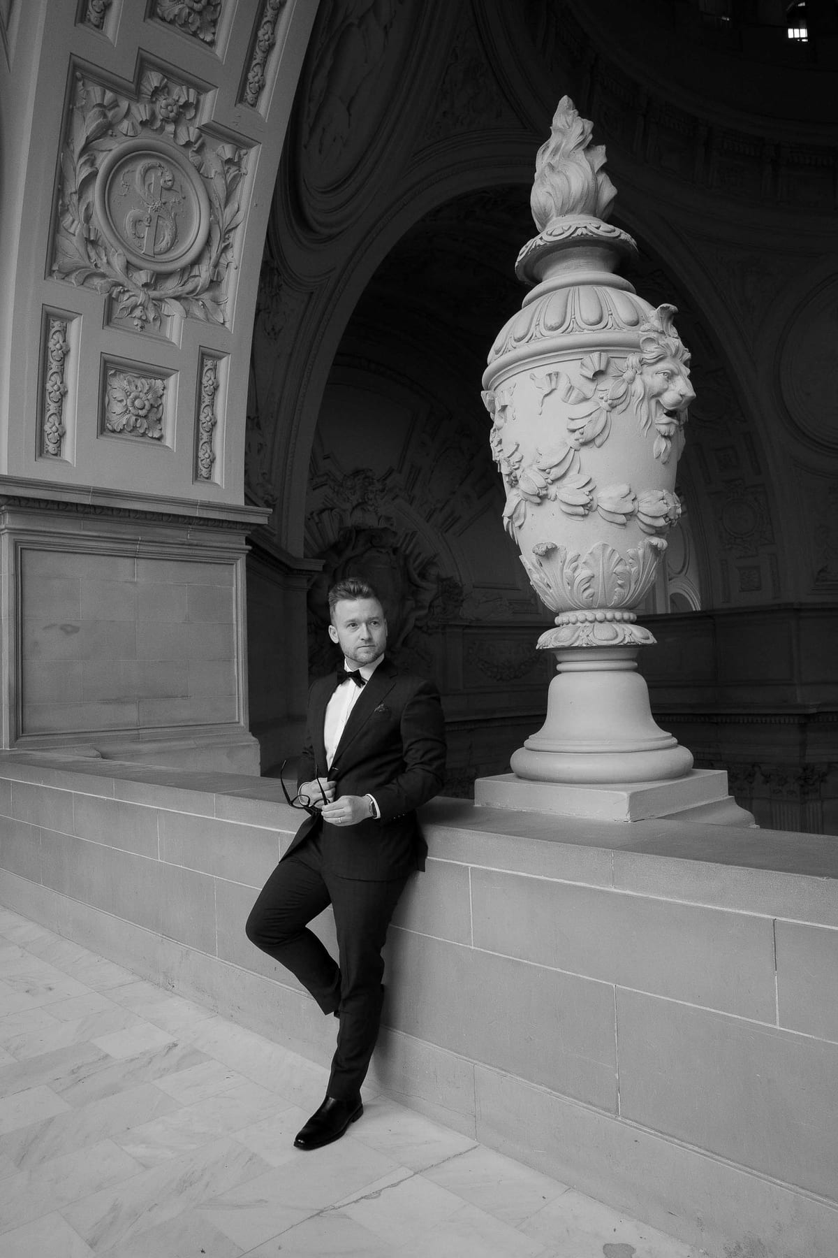 THOMAS AND AMANDA (Elopement photoshoot at the San francisco city hall)