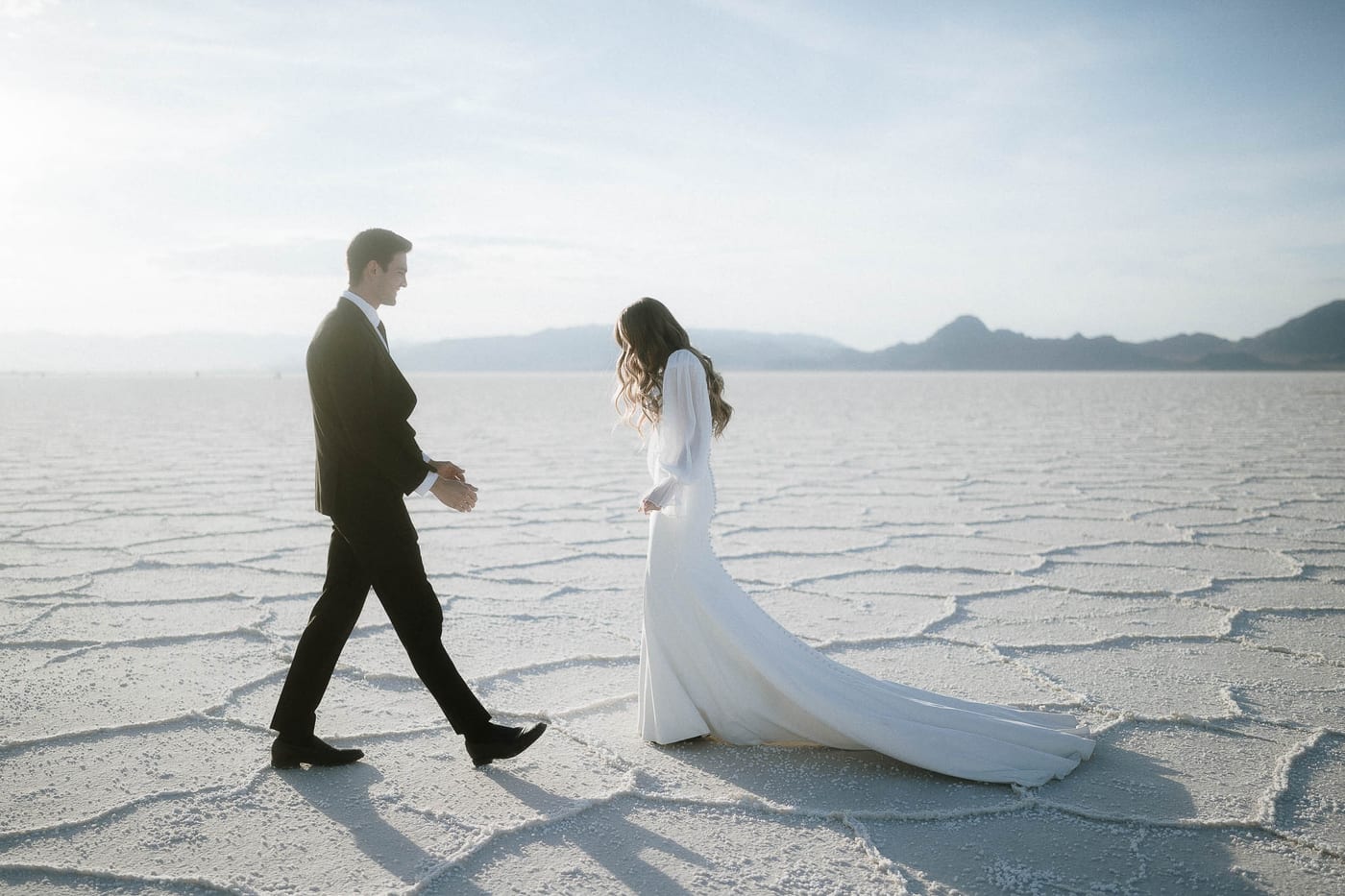 ELAINA AND BRIGGS (Elopement photoshoot at the Bonneville salt flats, UTAH, USA)