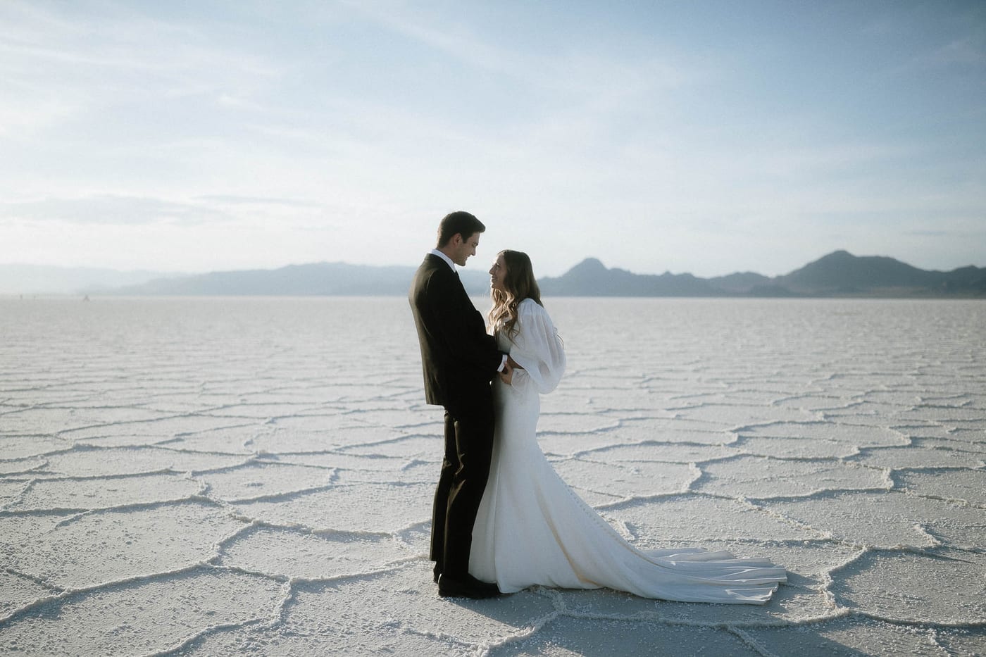 ELAINA AND BRIGGS (Elopement photoshoot at the Bonneville salt flats, UTAH, USA)