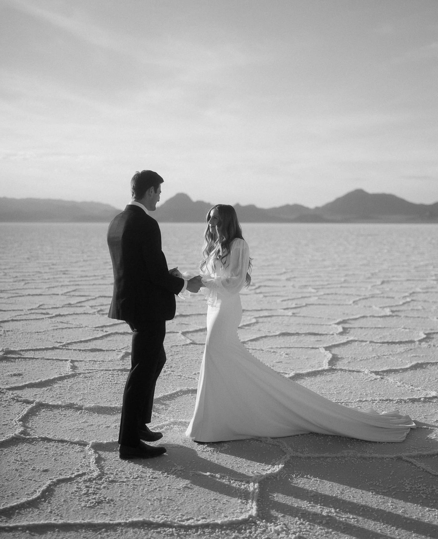 ELAINA AND BRIGGS (Elopement photoshoot at the Bonneville salt flats, UTAH, USA)