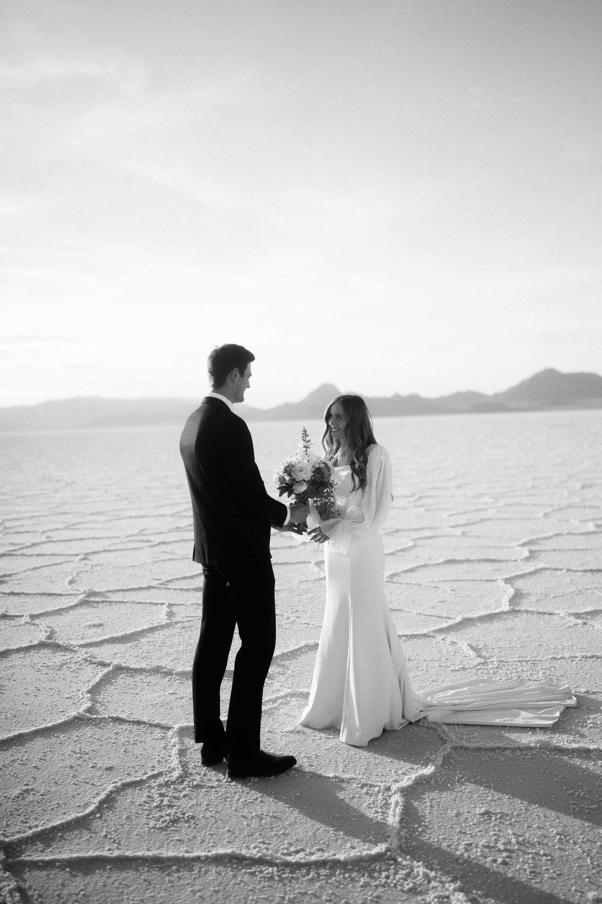 ELAINA AND BRIGGS (Elopement photoshoot at the Bonneville salt flats, UTAH, USA)