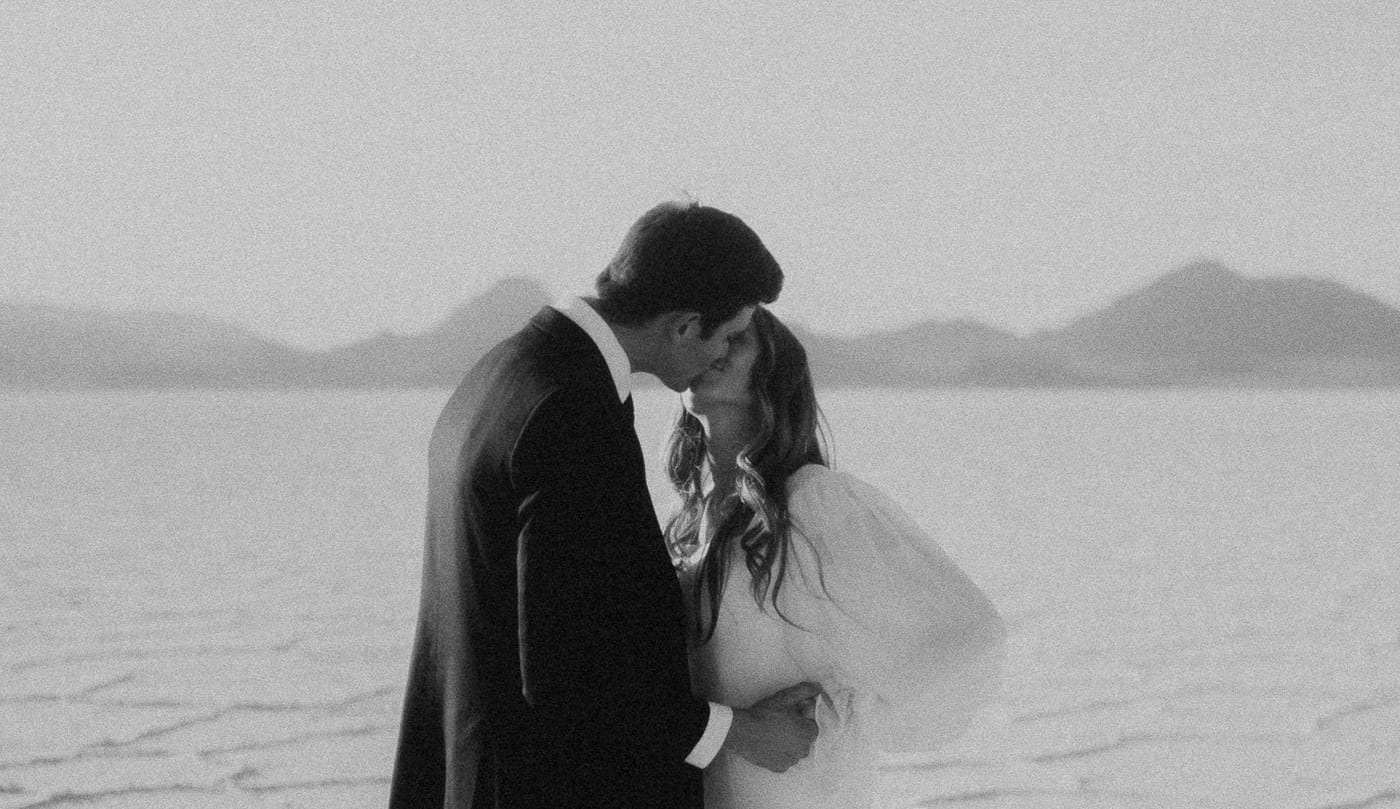 ELAINA AND BRIGGS (Elopement photoshoot at the Bonneville salt flats, UTAH, USA)