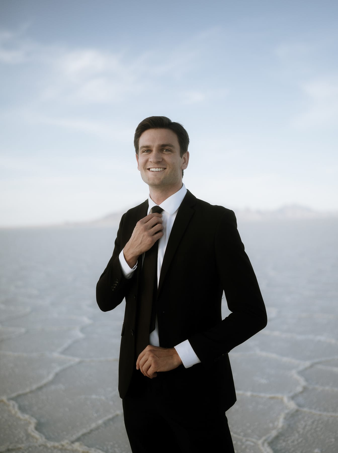 ELAINA AND BRIGGS (Elopement photoshoot at the Bonneville salt flats, UTAH, USA)