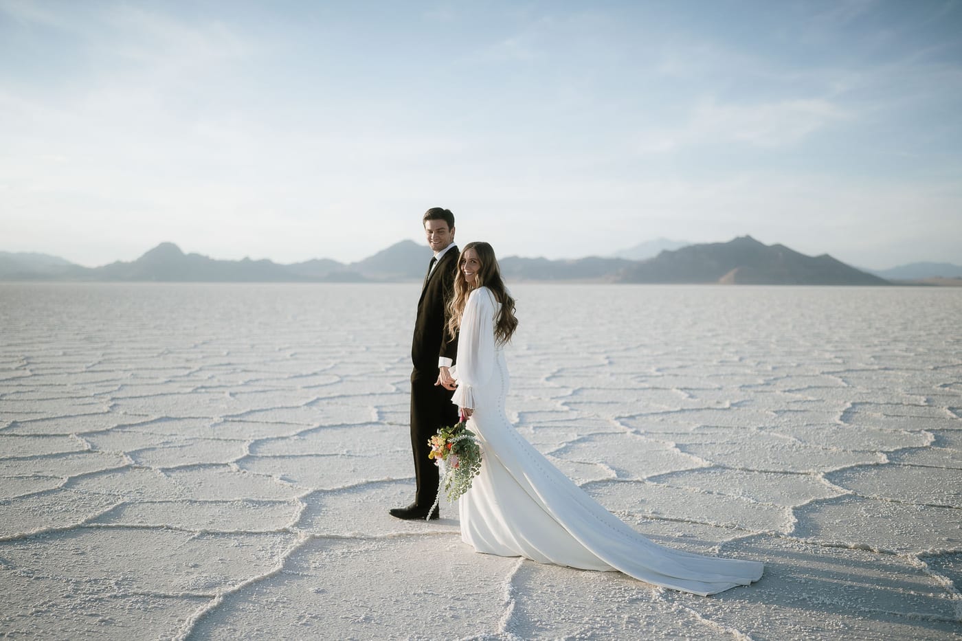ELAINA AND BRIGGS (Elopement photoshoot at the Bonneville salt flats, UTAH, USA)