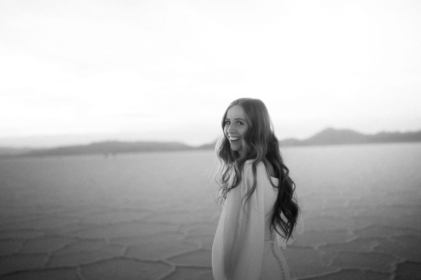 ELAINA AND BRIGGS (Elopement photoshoot at the Bonneville salt flats, UTAH, USA)