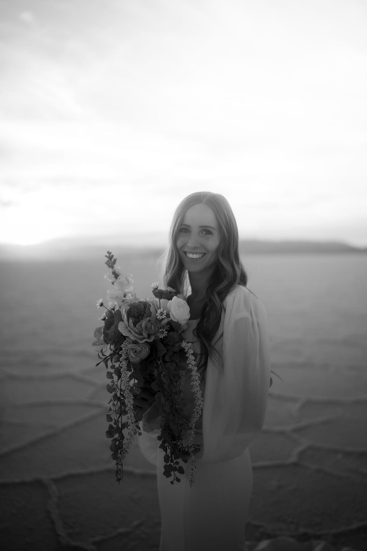 ELAINA AND BRIGGS (Elopement photoshoot at the Bonneville salt flats, UTAH, USA)
