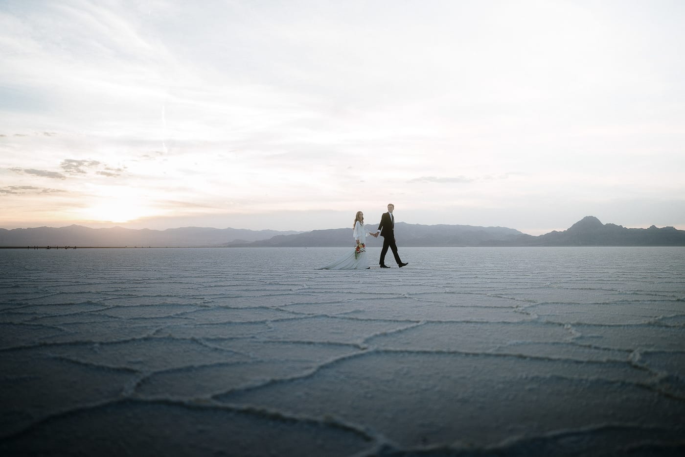 ELAINA AND BRIGGS (Elopement photoshoot at the Bonneville salt flats, UTAH, USA)