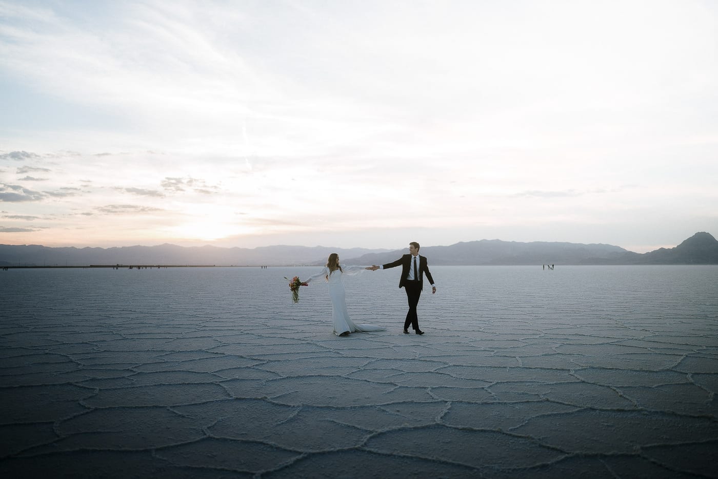 ELAINA AND BRIGGS (Elopement photoshoot at the Bonneville salt flats, UTAH, USA)