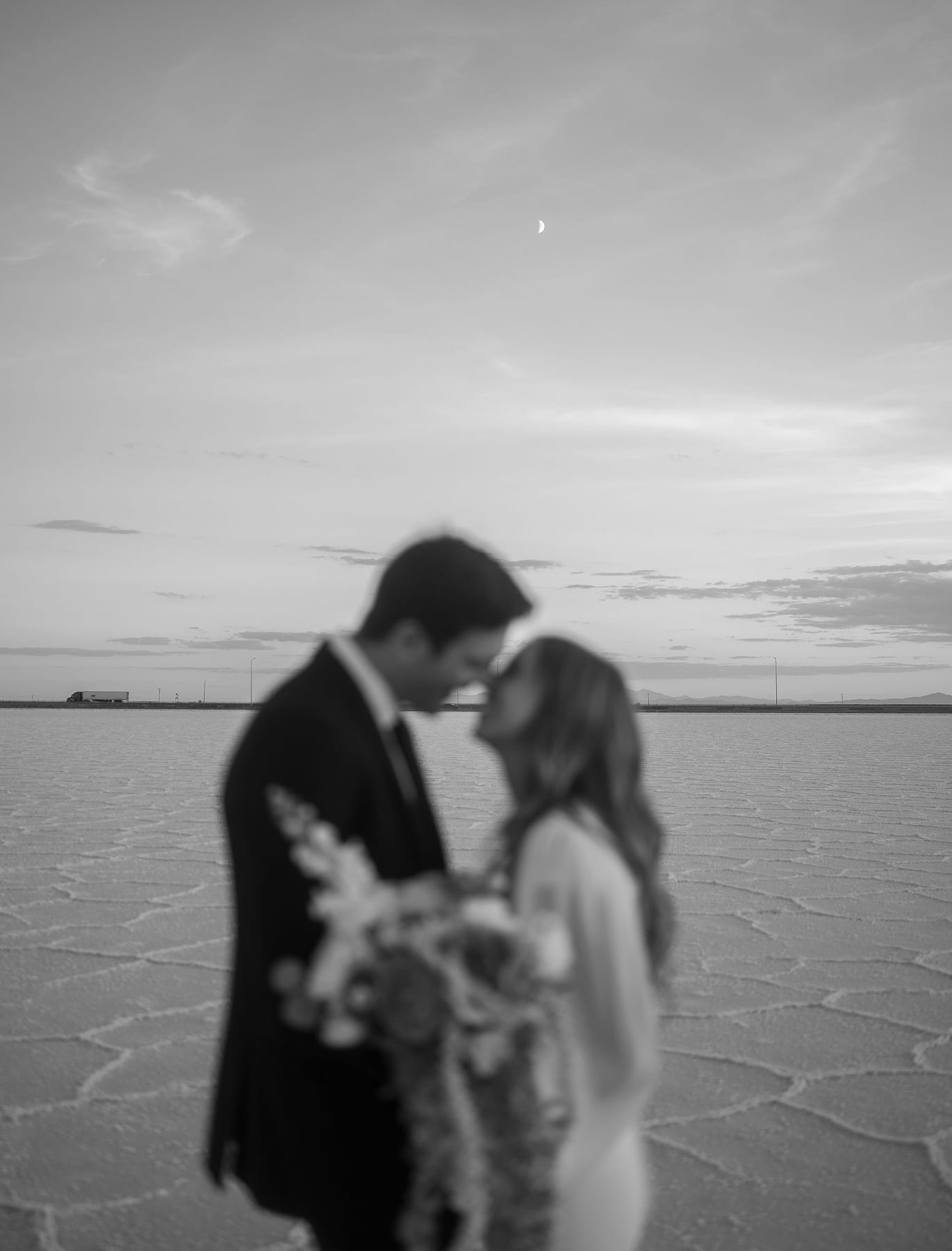 ELAINA AND BRIGGS (Elopement photoshoot at the Bonneville salt flats, UTAH, USA)