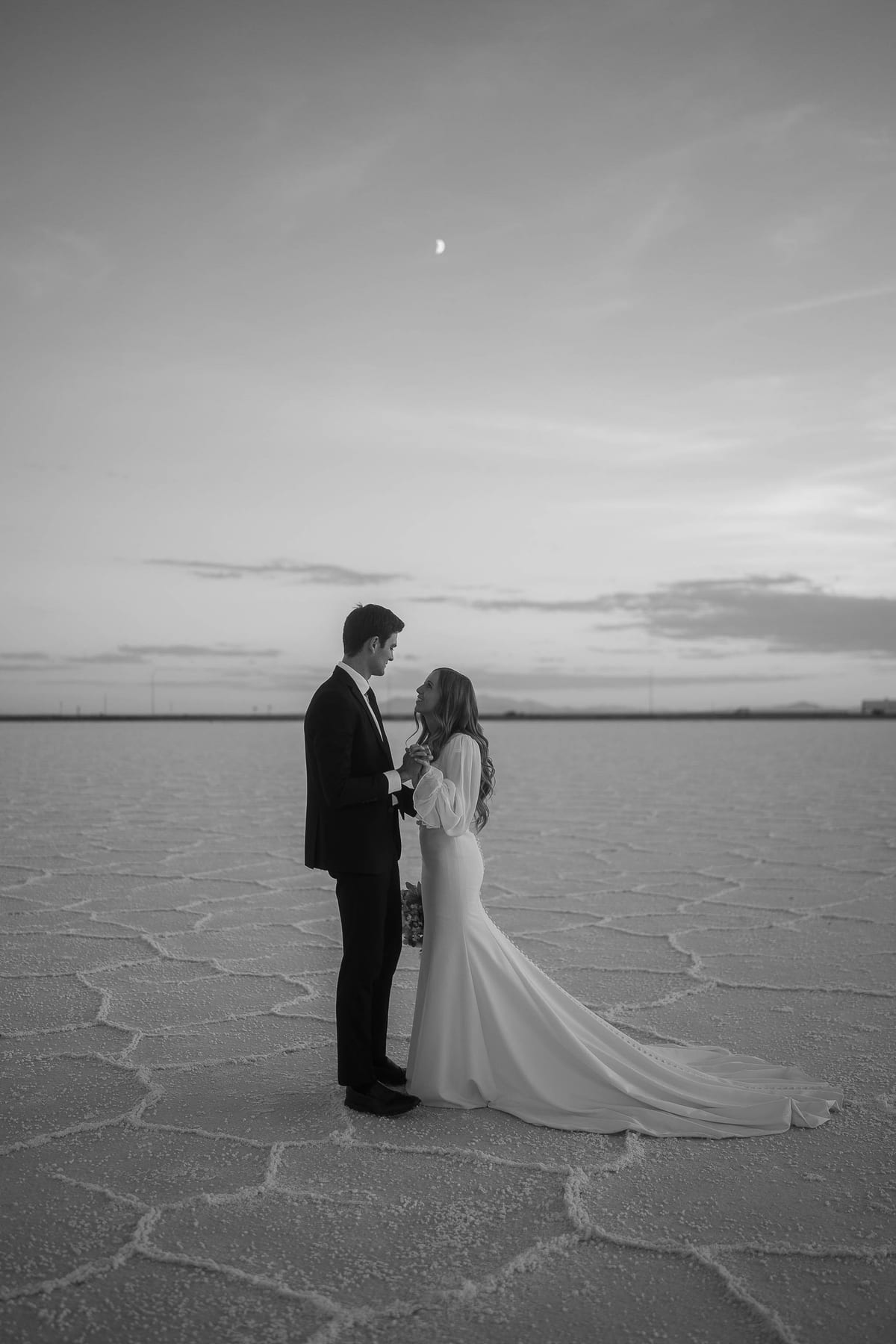 ELAINA AND BRIGGS (Elopement photoshoot at the Bonneville salt flats, UTAH, USA)