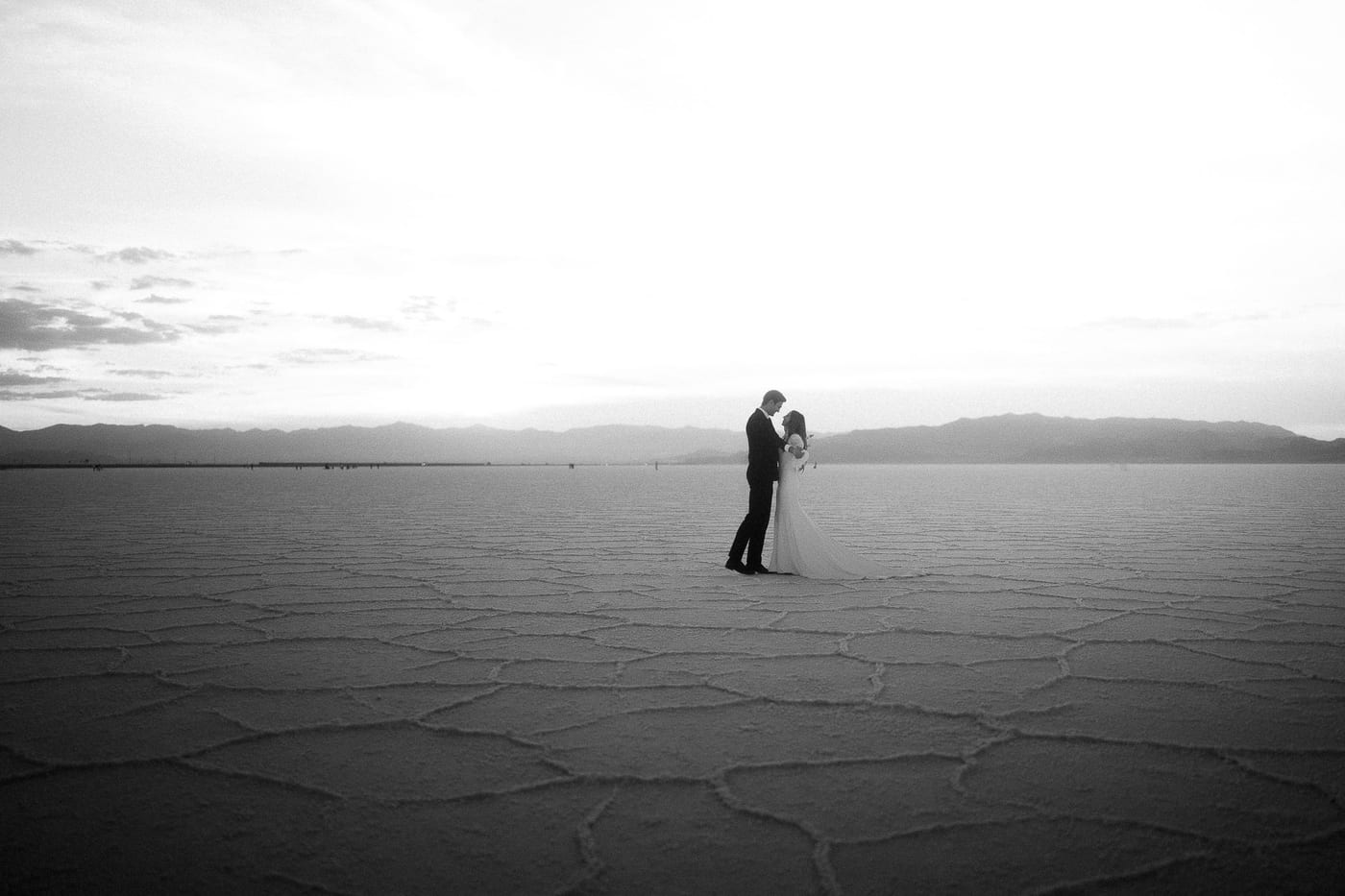 ELAINA AND BRIGGS (Elopement photoshoot at the Bonneville salt flats, UTAH, USA)