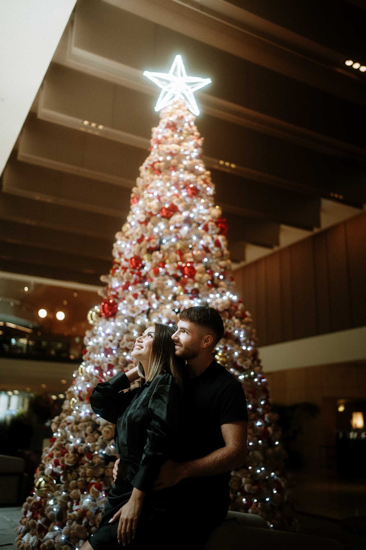 SASKIA AND MAURI (Christmas couple photoshoot at the Fullerton hotel, Martin place)