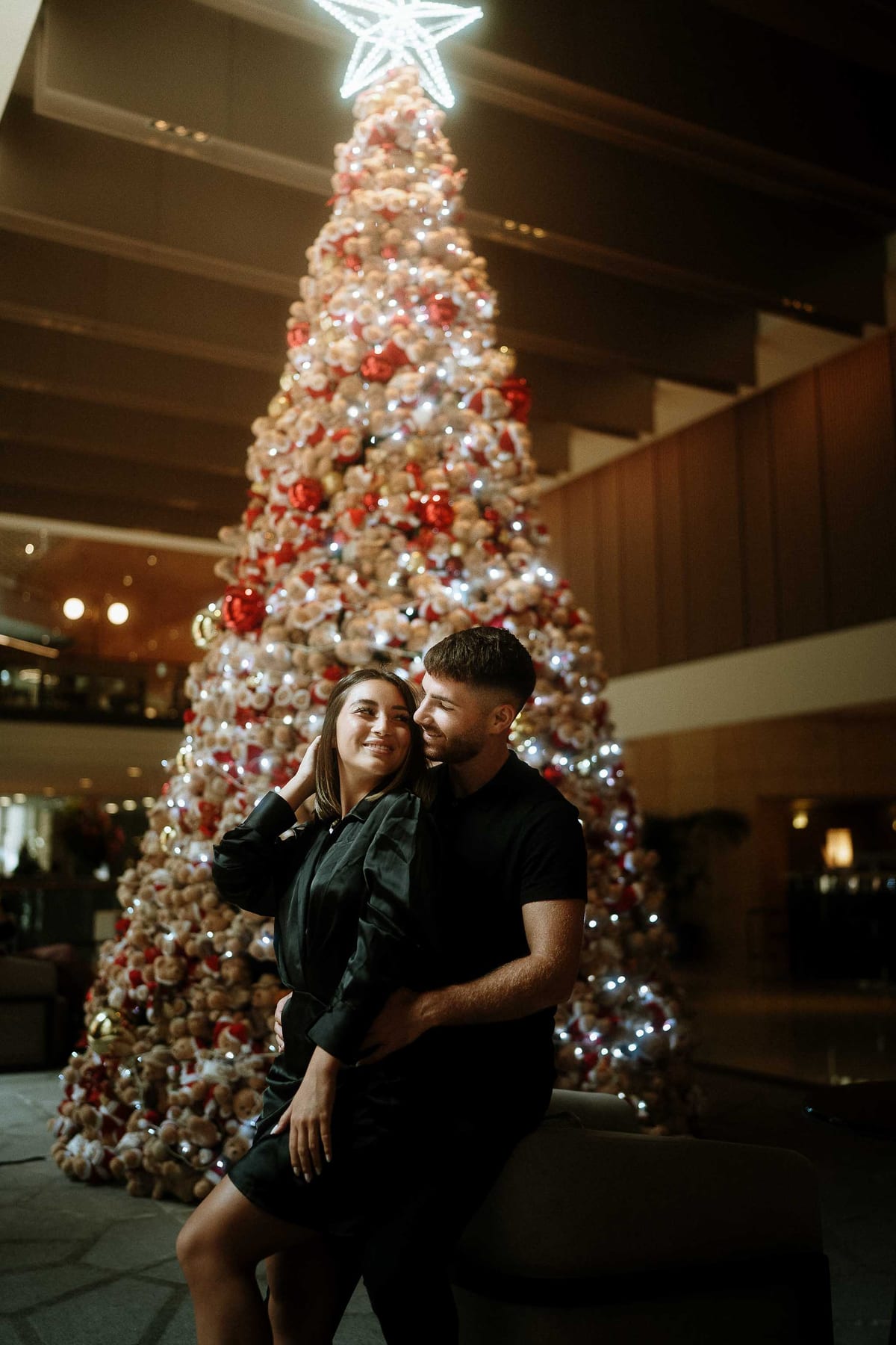 SASKIA AND MAURI (Christmas couple photoshoot at the Fullerton hotel, Martin place)