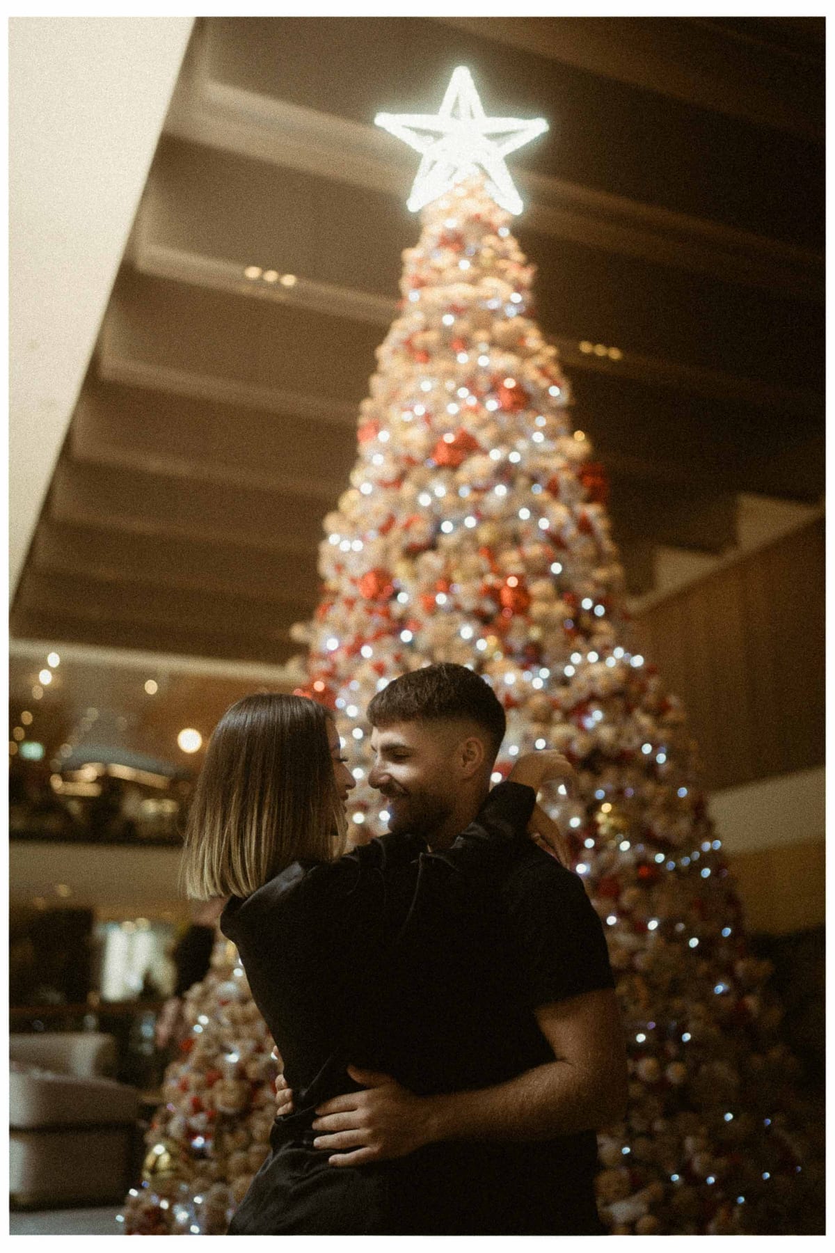 SASKIA AND MAURI (Christmas couple photoshoot at the Fullerton hotel, Martin place)