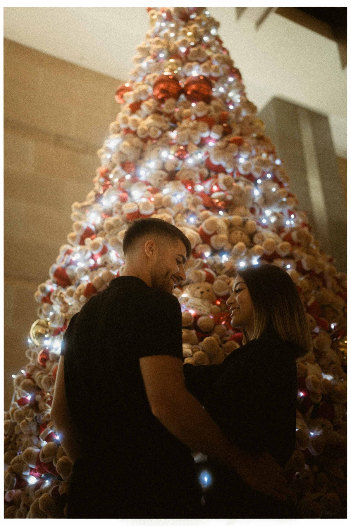 SASKIA AND MAURI (Christmas couple photoshoot at the Fullerton hotel, Martin place)