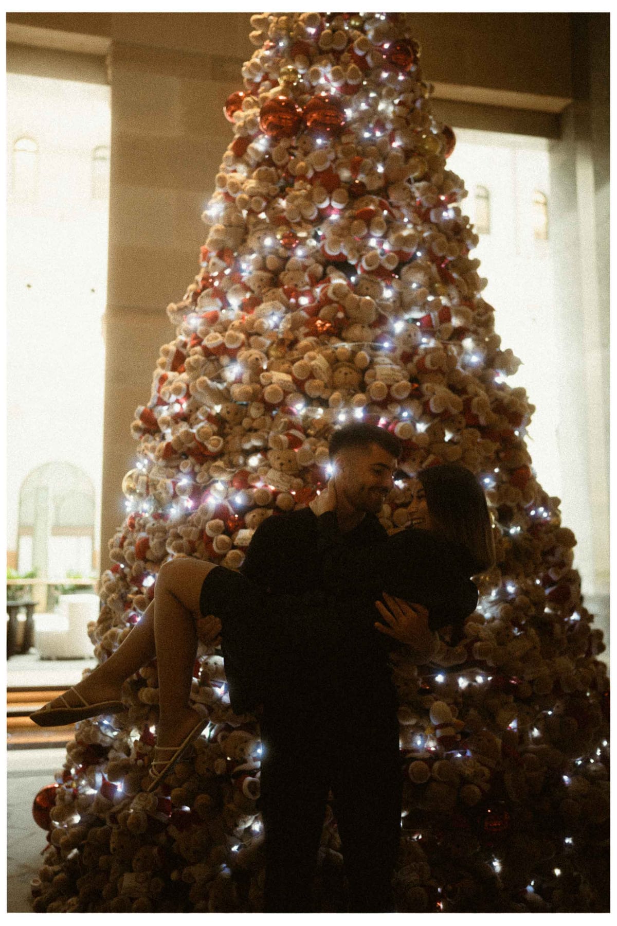 SASKIA AND MAURI (Christmas couple photoshoot at the Fullerton hotel, Martin place)