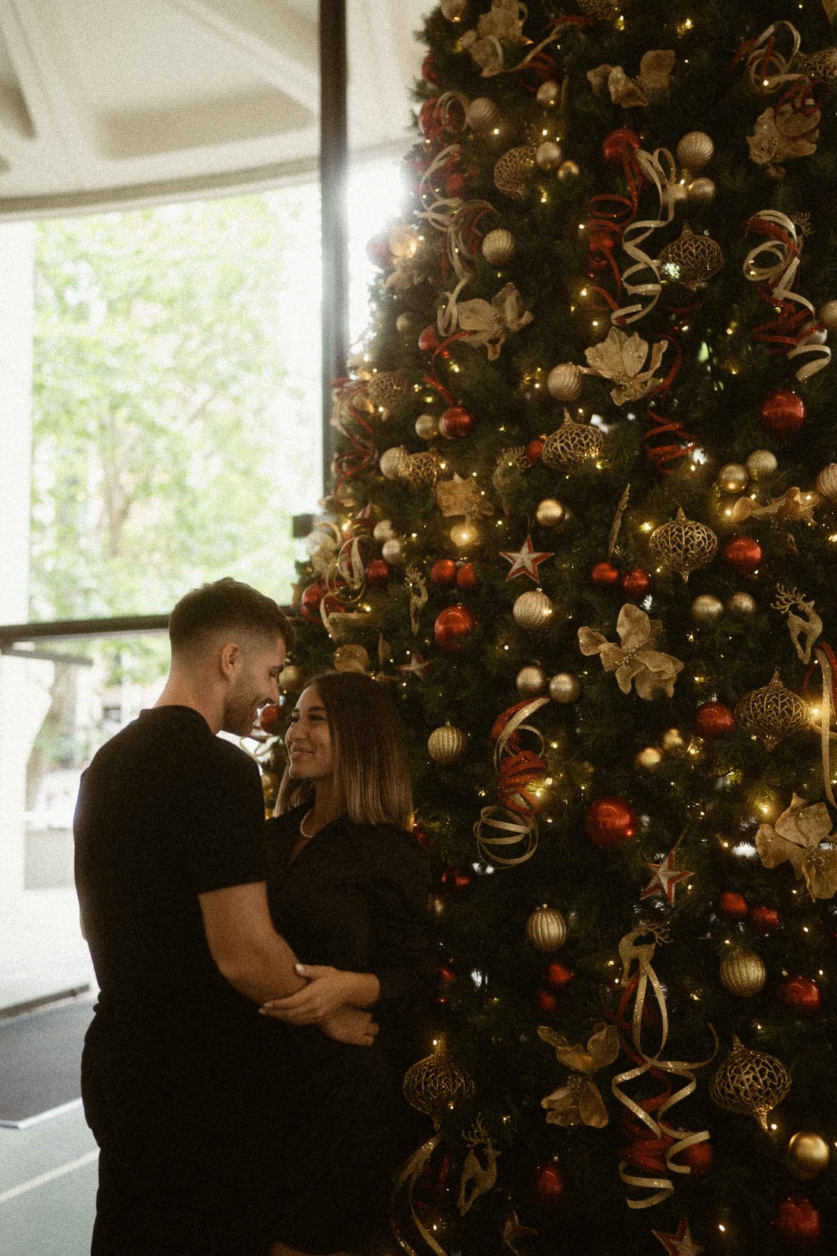 SASKIA AND MAURI (Christmas couple photoshoot at the Fullerton hotel, Martin place)