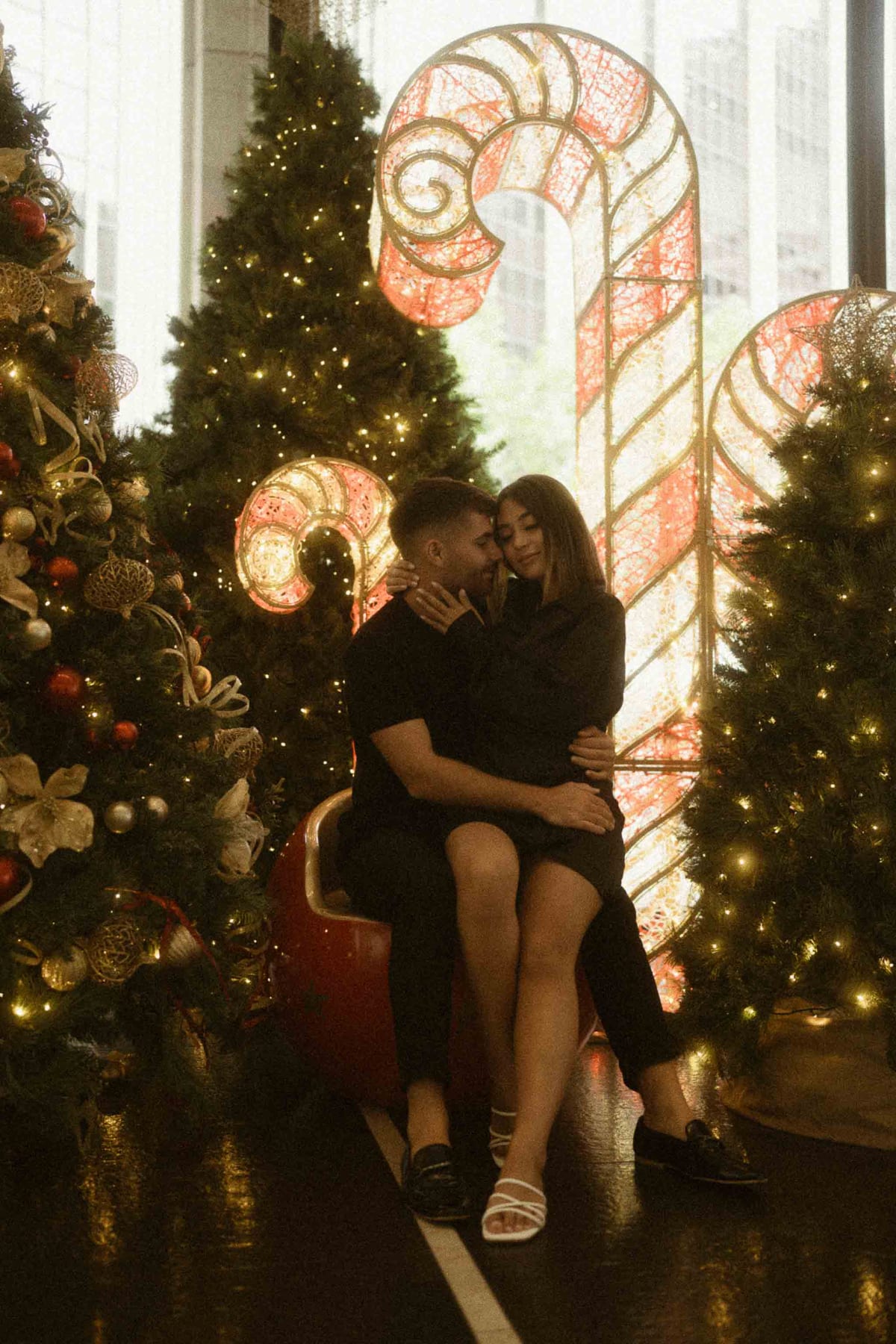 SASKIA AND MAURI (Christmas couple photoshoot at the Fullerton hotel, Martin place)