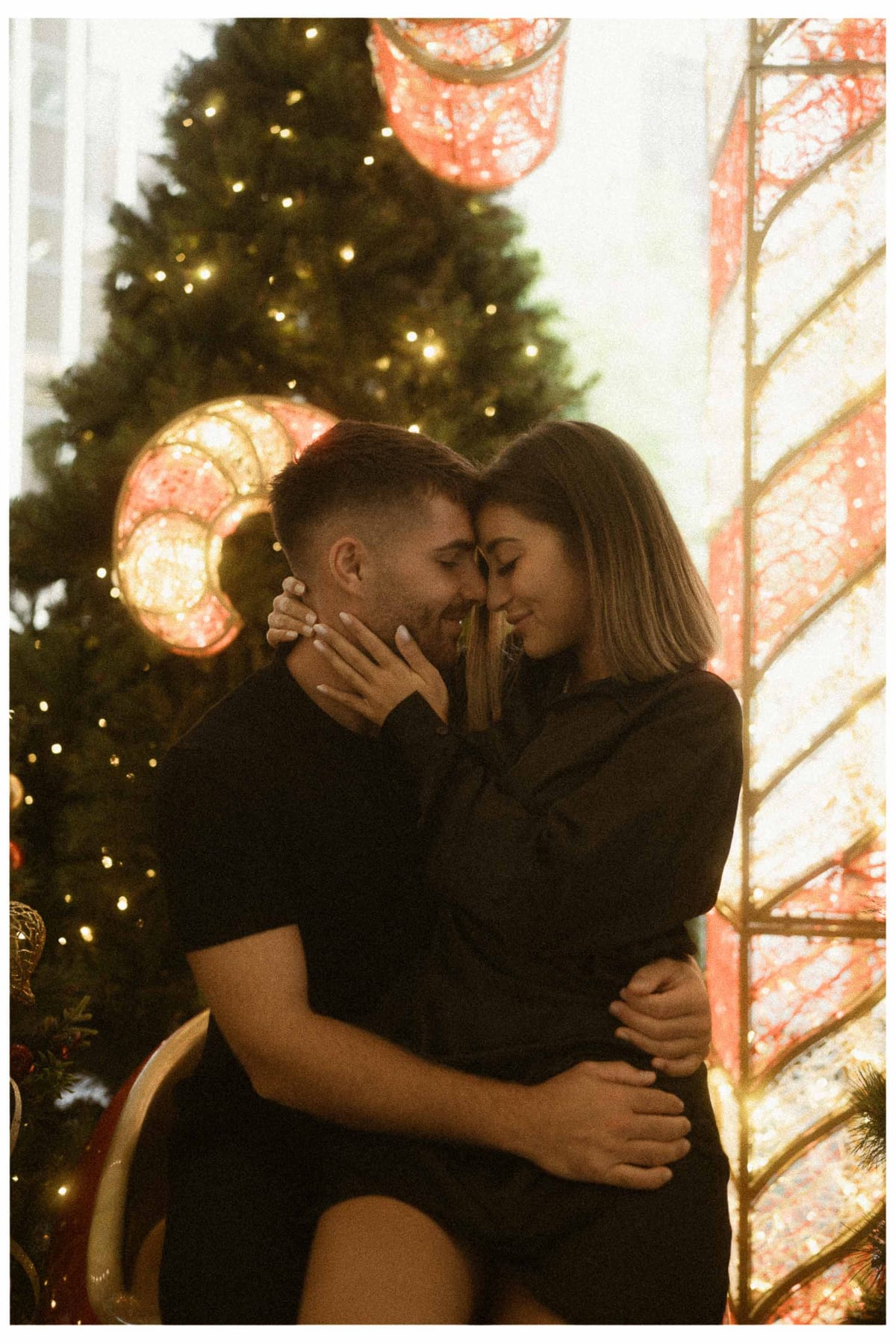 SASKIA AND MAURI (Christmas couple photoshoot at the Fullerton hotel, Martin place)