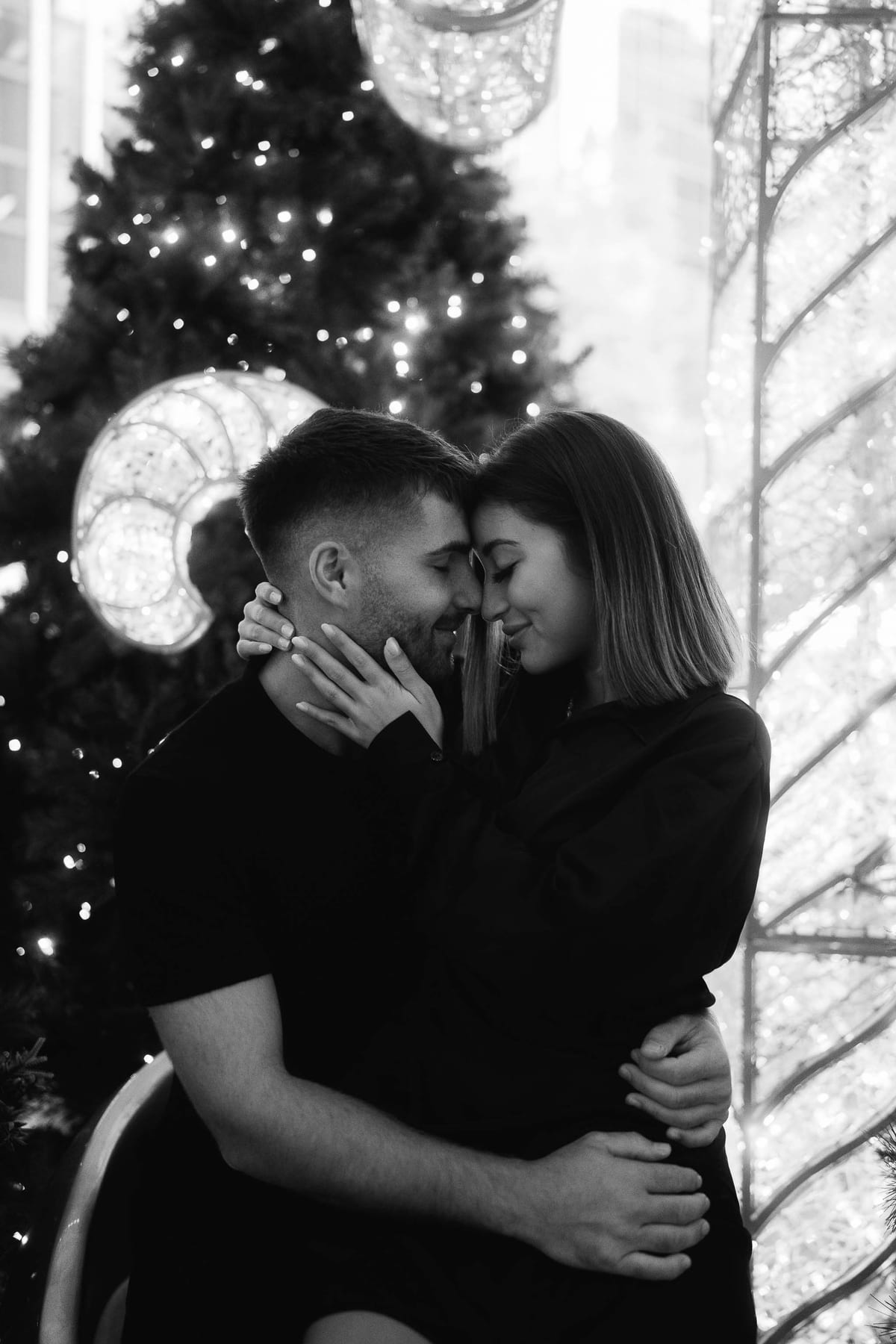 SASKIA AND MAURI (Christmas couple photoshoot at the Fullerton hotel, Martin place)