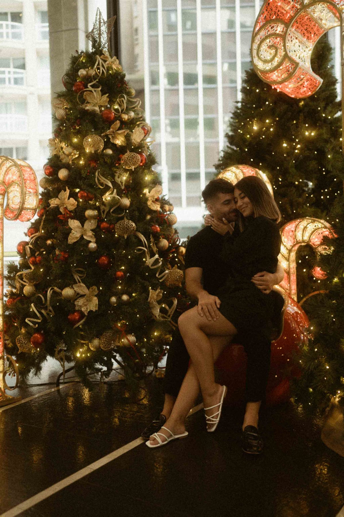SASKIA AND MAURI (Christmas couple photoshoot at the Fullerton hotel, Martin place)