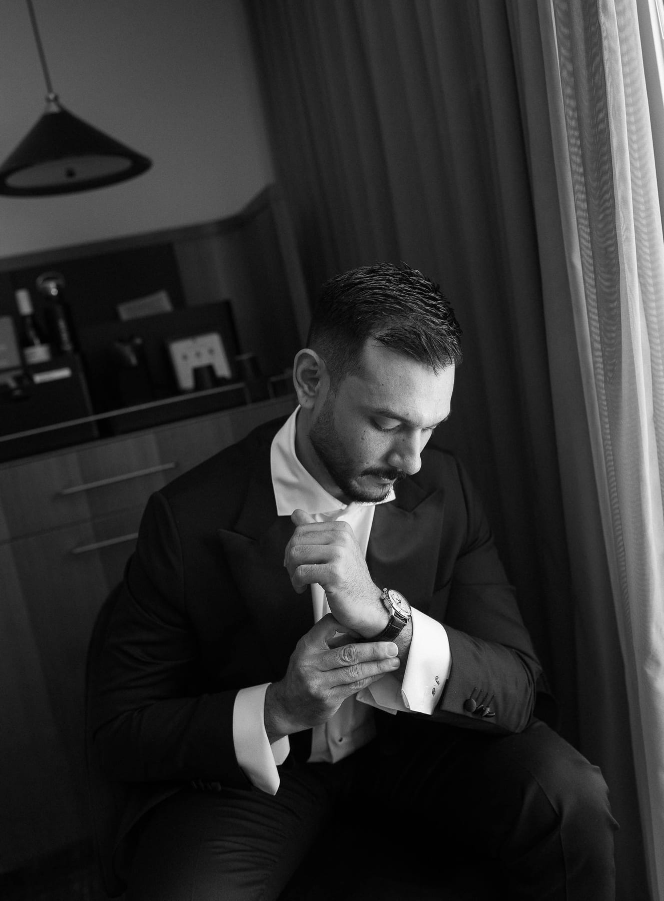 SARAH AND JASON (Intimate Sydney Elopement from Pyrmont Registry to Pier One Harbour Wedding)
