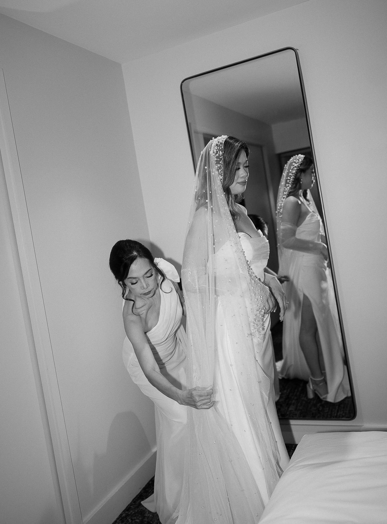 SARAH AND JASON (Intimate Sydney Elopement from Pyrmont Registry to Pier One Harbour Wedding)