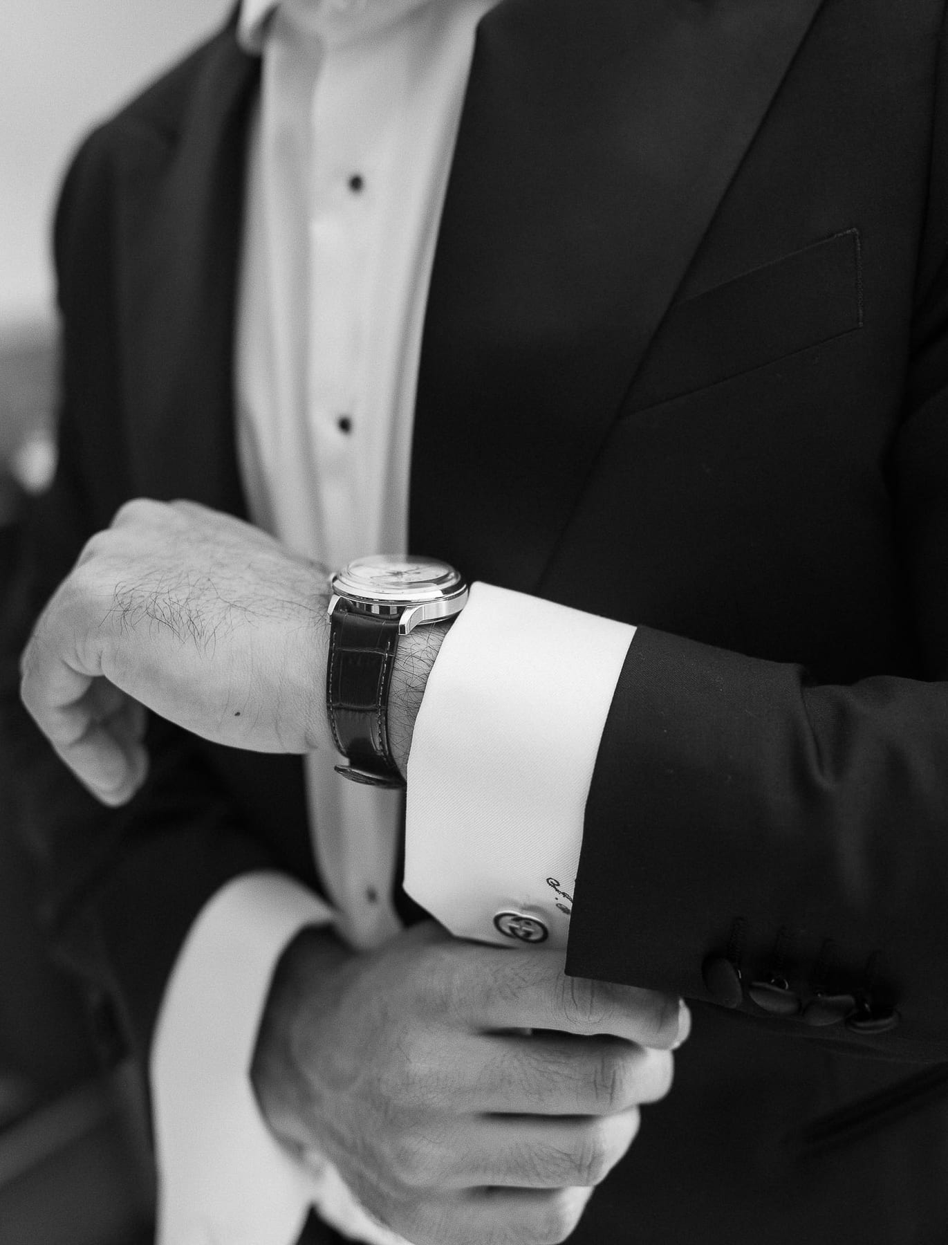 SARAH AND JASON (Intimate Sydney Elopement from Pyrmont Registry to Pier One Harbour Wedding)