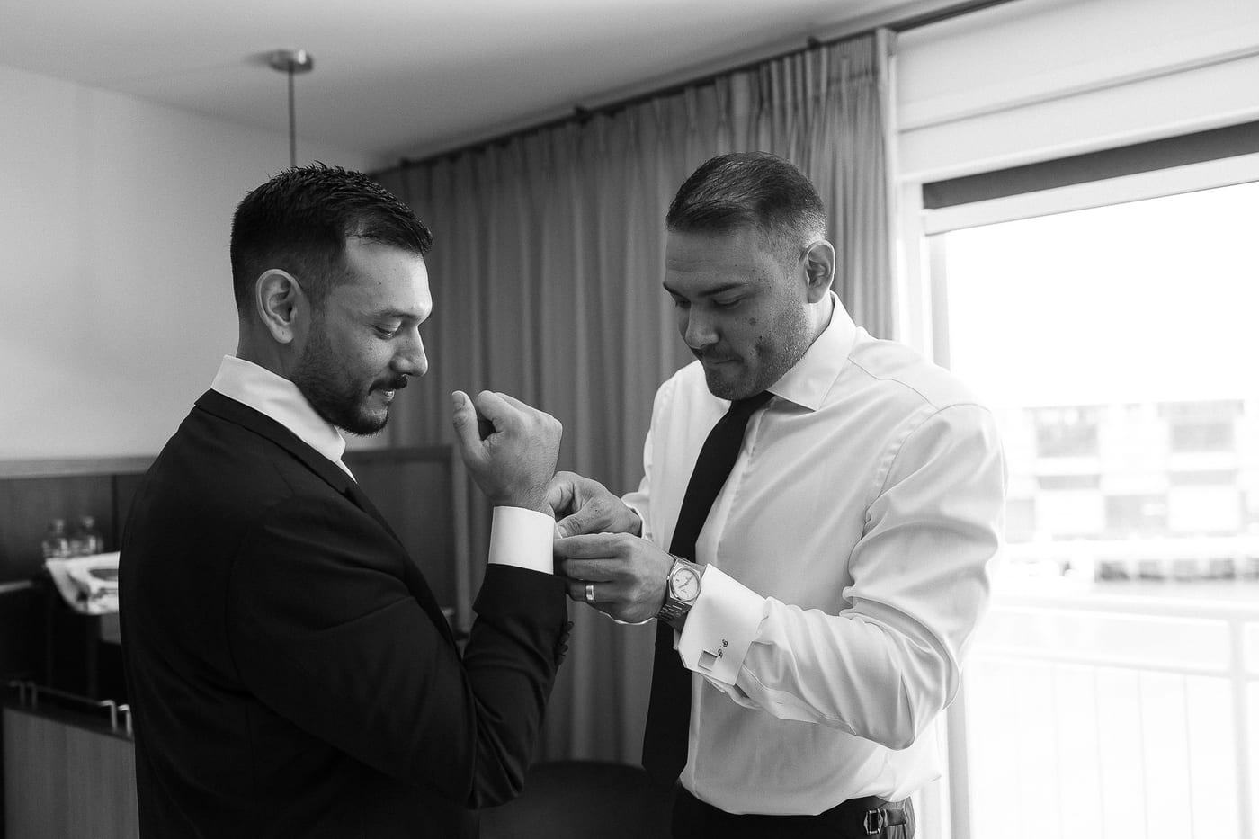 SARAH AND JASON (Intimate Sydney Elopement from Pyrmont Registry to Pier One Harbour Wedding)
