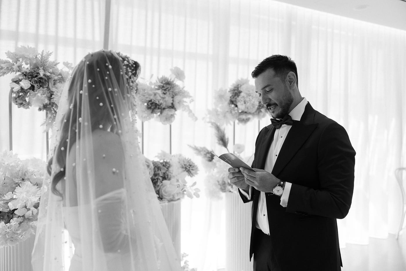 SARAH AND JASON (Intimate Sydney Elopement from Pyrmont Registry to Pier One Harbour Wedding)