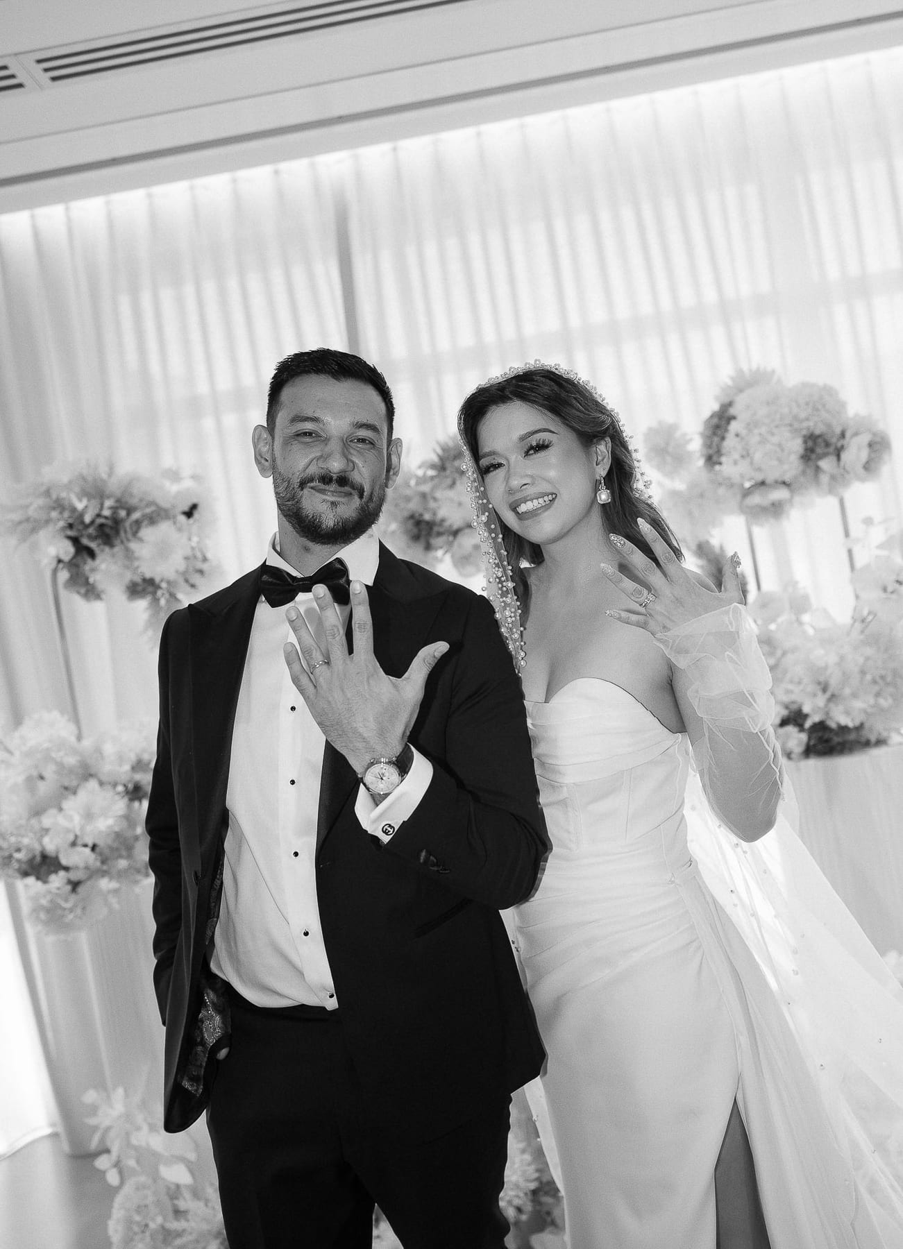 SARAH AND JASON (Intimate Sydney Elopement from Pyrmont Registry to Pier One Harbour Wedding)