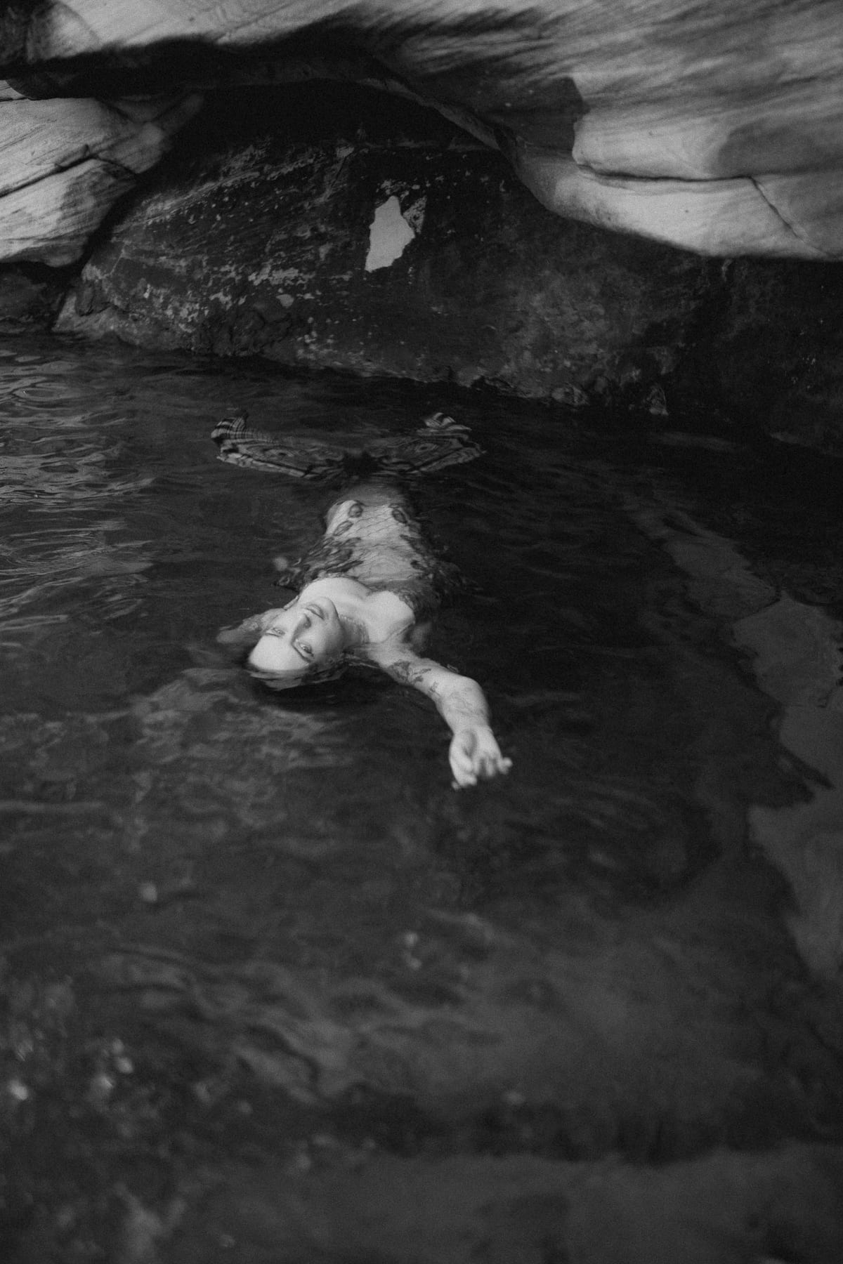 Moody Mermaid Photoshoot at Bronte Beach Rock Pool with Taylor