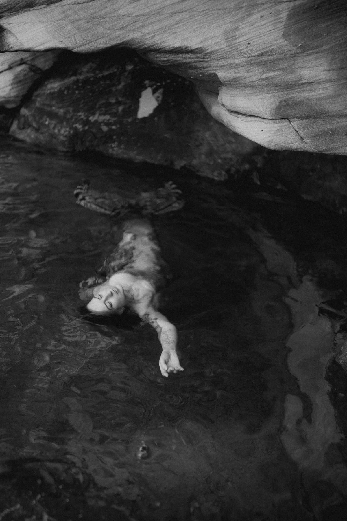 Moody Mermaid Photoshoot at Bronte Beach Rock Pool with Taylor