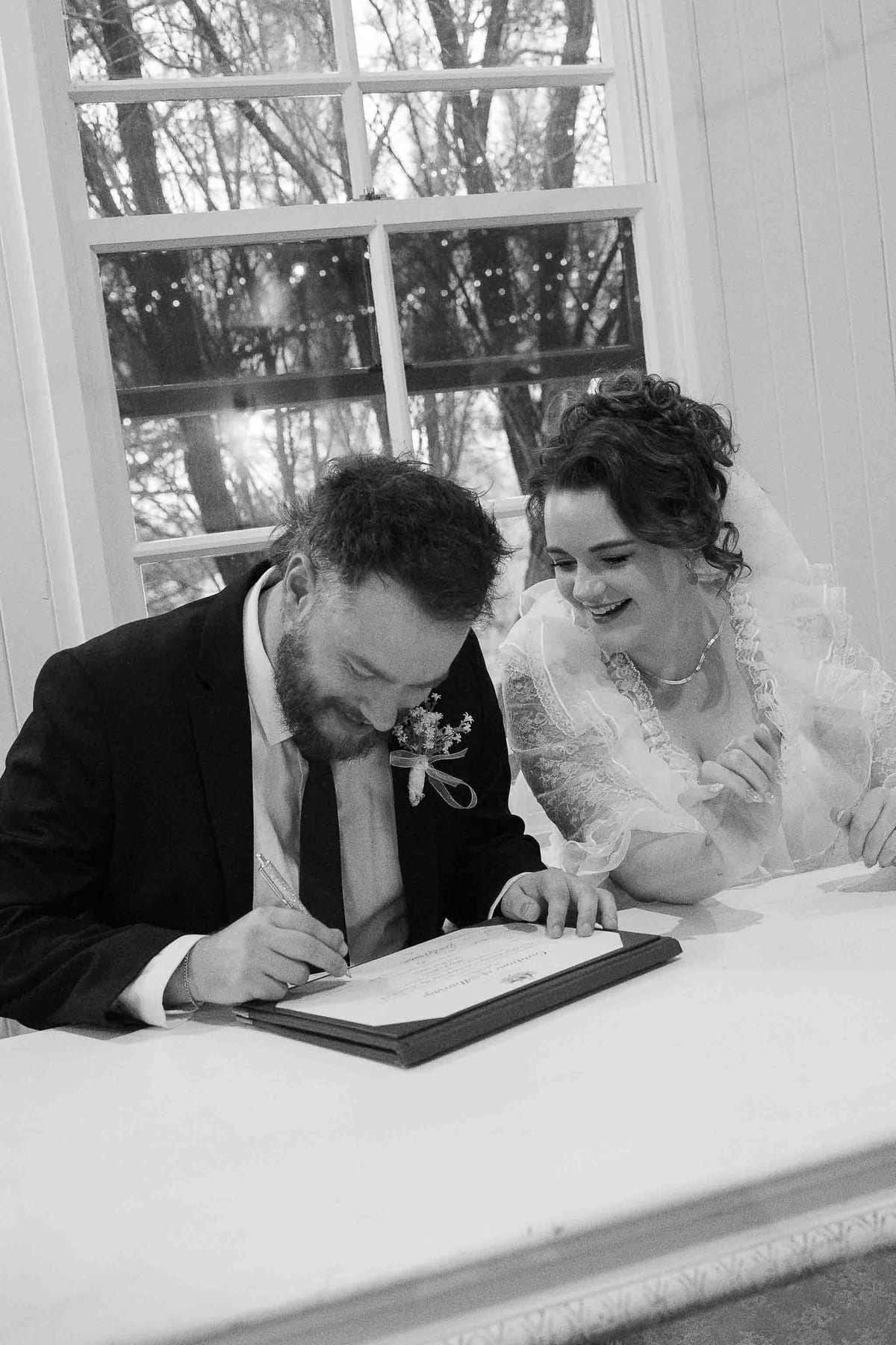 Bon and Hillary's Romantic Crowne Plaza Hawkesbury Valley Wedding