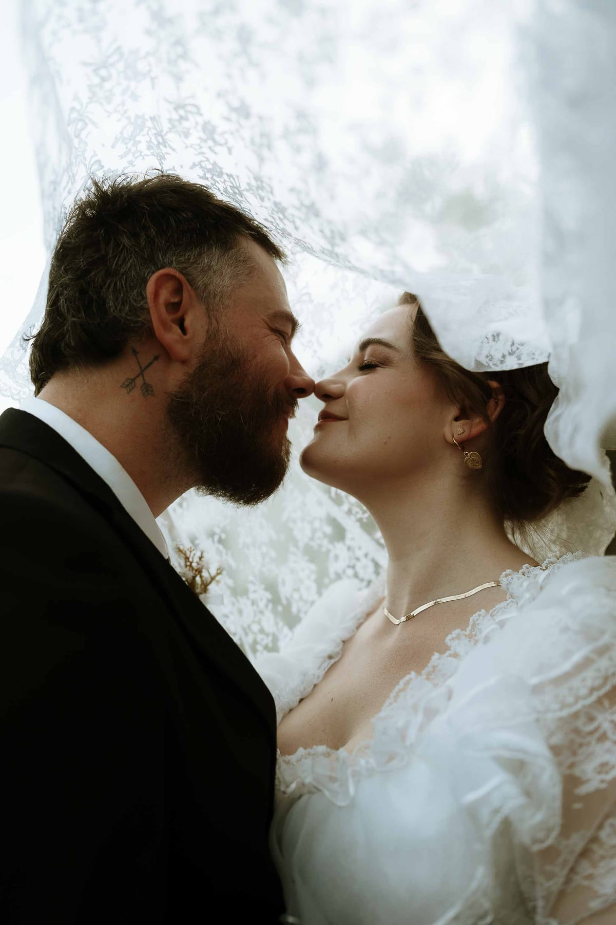 Bon and Hillary's Romantic Crowne Plaza Hawkesbury Valley Wedding