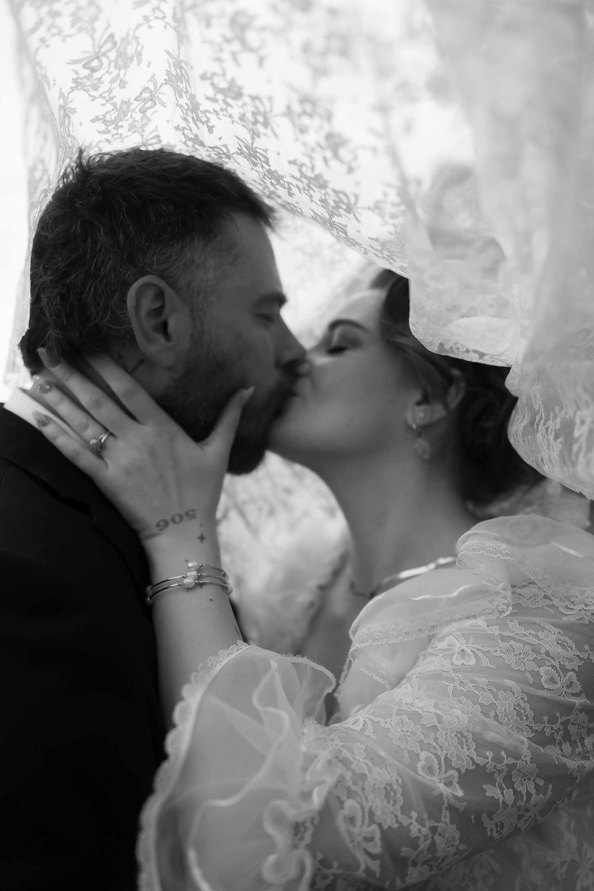 Bon and Hillary's Romantic Crowne Plaza Hawkesbury Valley Wedding