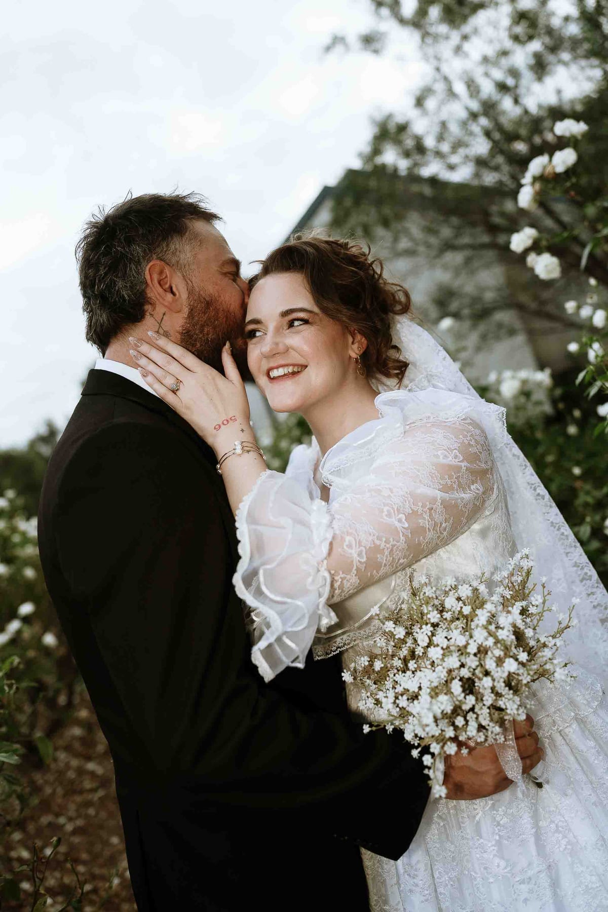 Bon and Hillary's Romantic Crowne Plaza Hawkesbury Valley Wedding