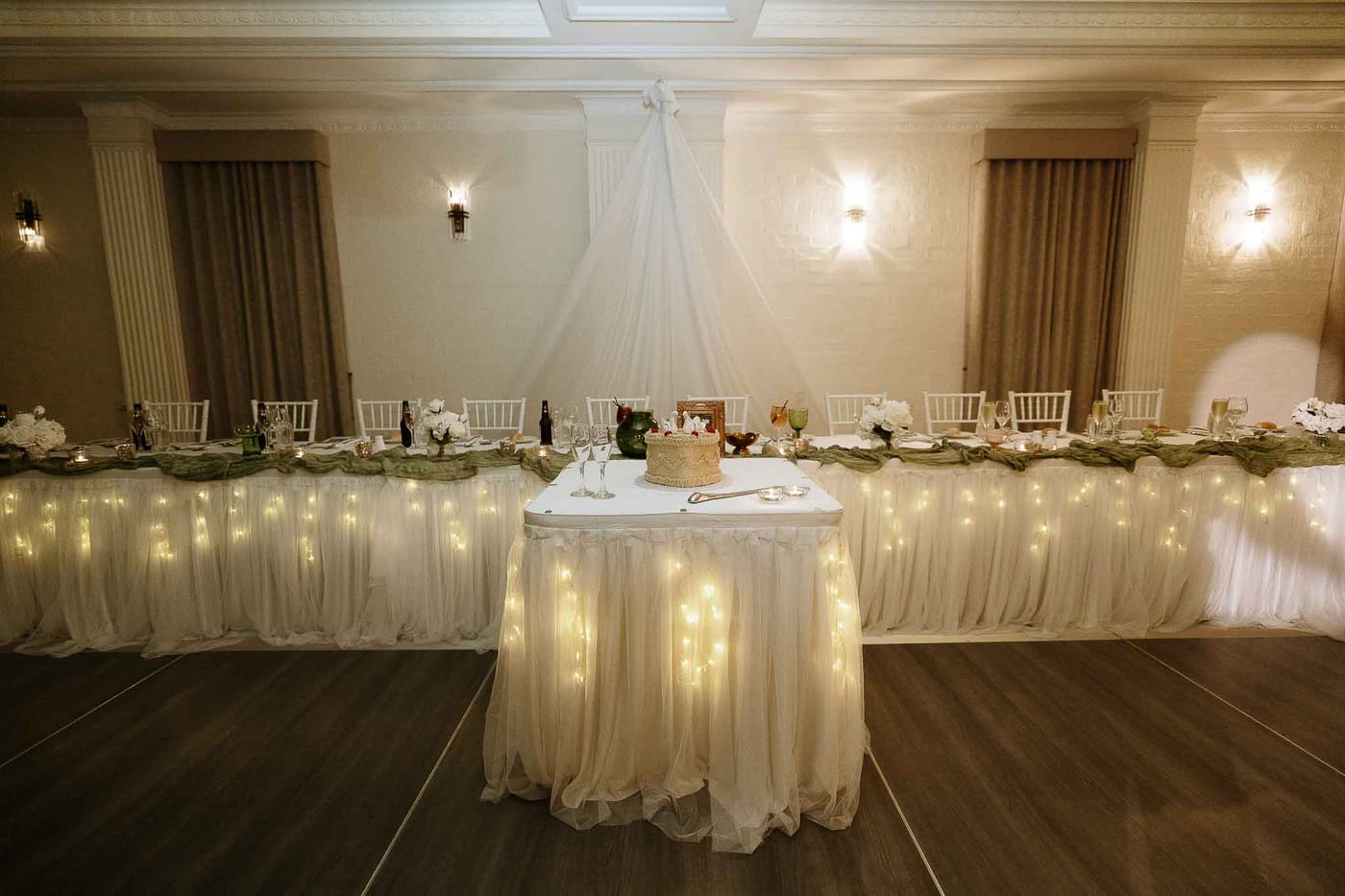 Bon and Hillary's Romantic Crowne Plaza Hawkesbury Valley Wedding
