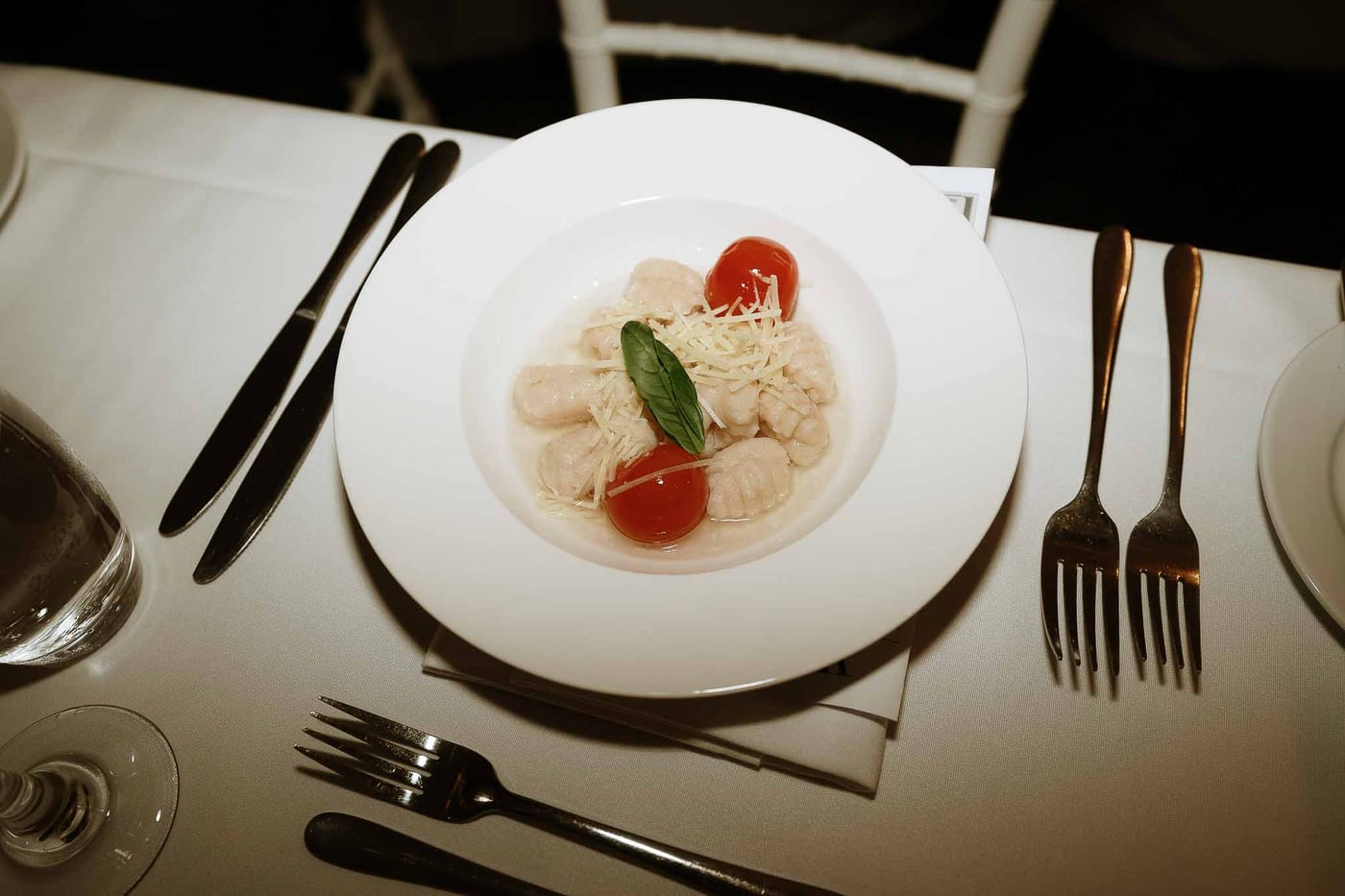 Bon and Hillary's Romantic Crowne Plaza Hawkesbury Valley Wedding