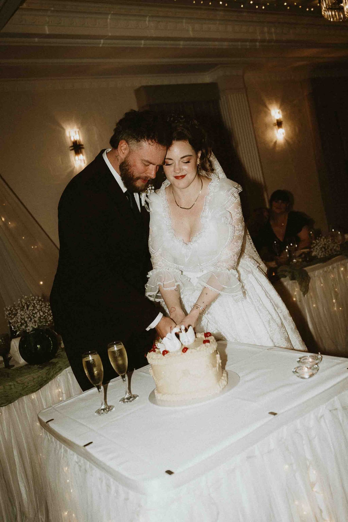 Bon and Hillary's Romantic Crowne Plaza Hawkesbury Valley Wedding