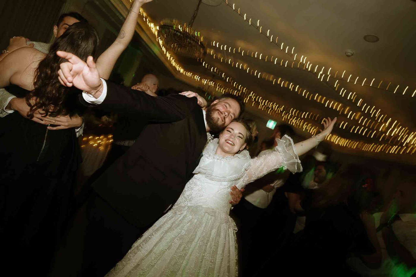 Bon and Hillary's Romantic Crowne Plaza Hawkesbury Valley Wedding
